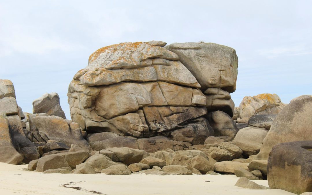Granitblöcke von Menehem